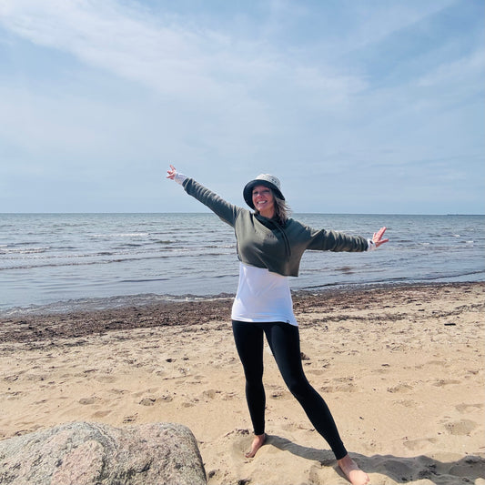 ULLAHOLM Crop Hoodie